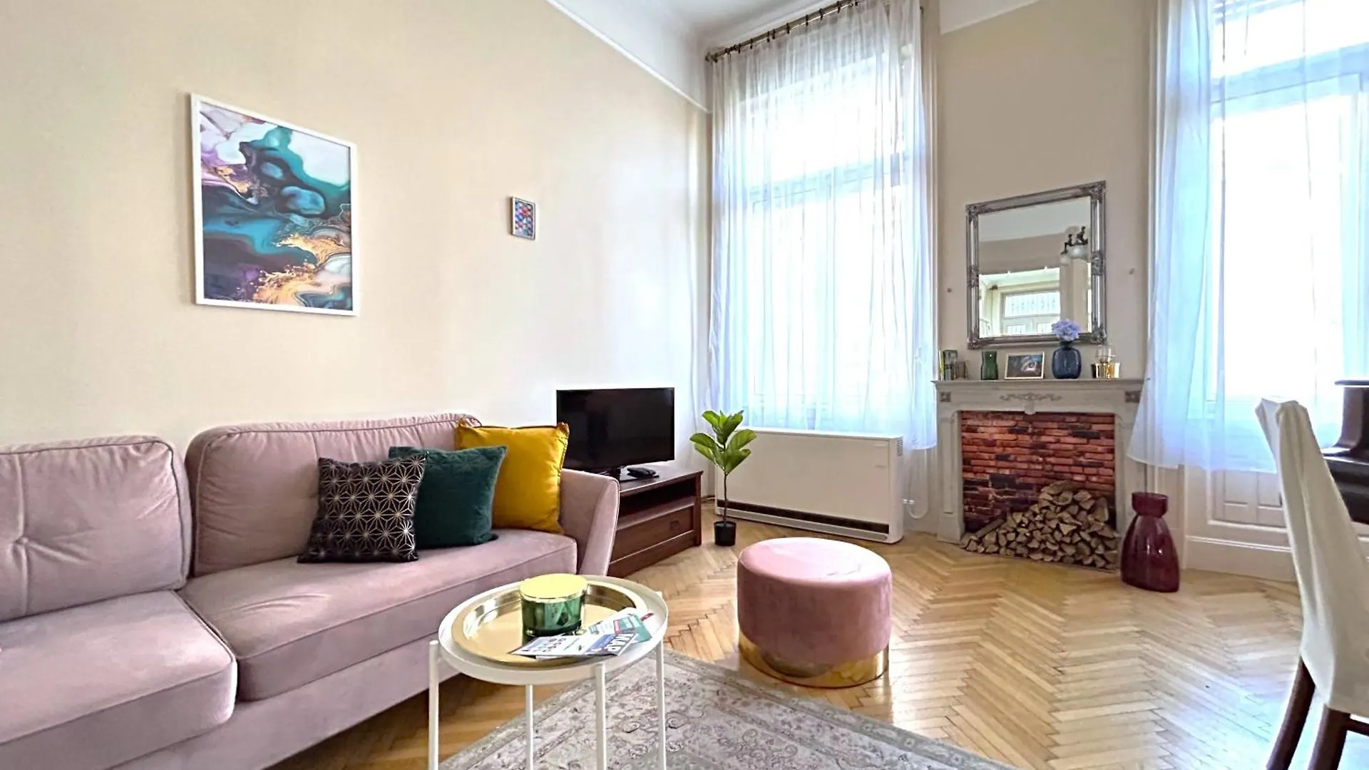 2 Rooms Between Of Chain Bridge, Cathedral, Parlament,Castle Area Budapeste 0*,  Hungria