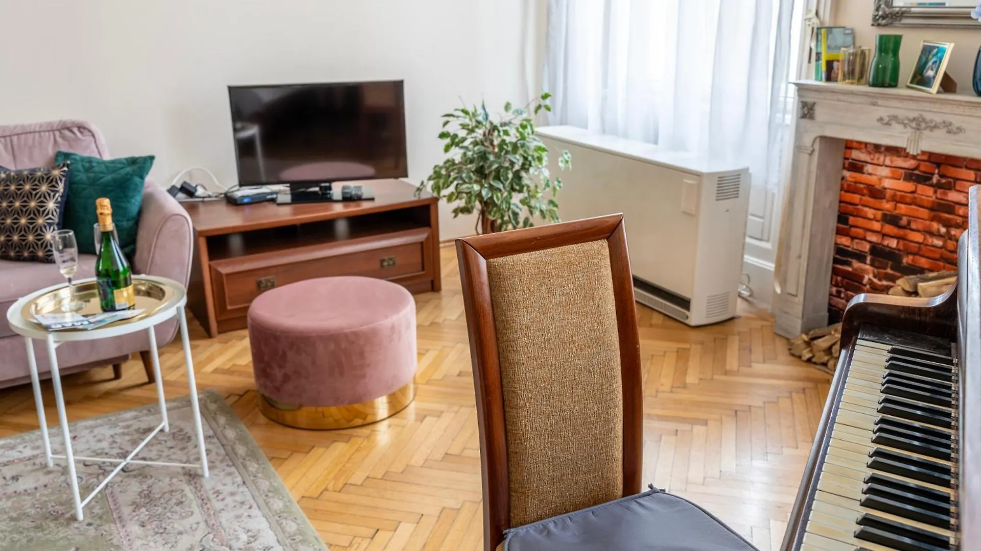 2 Rooms Between Of Chain Bridge, Cathedral, Parlament,Castle Area Budapeste 0*,  Hungria