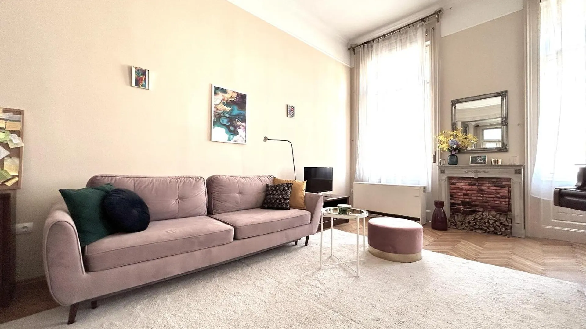 2 Rooms Between Of Chain Bridge, Cathedral, Parlament,Castle Area Budapeste 0*,  Hungria
